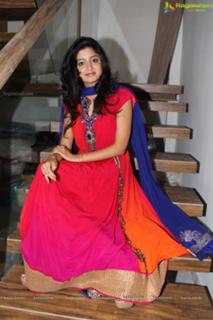 Poonam Kaur feet photo 8