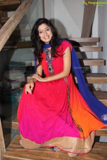Poonam Kaur feet photo 7