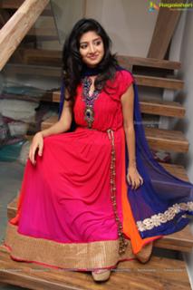 Poonam Kaur feet photo 6