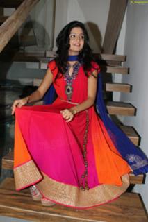 Poonam Kaur feet photo 4