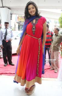 Poonam Kaur feet photo 18