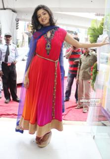 Poonam Kaur feet photo 15