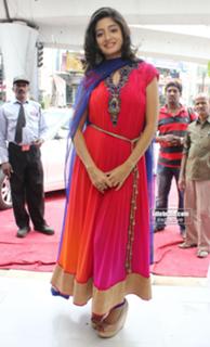 Poonam Kaur feet photo 13