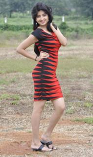 Poonam Kaur feet photo 20