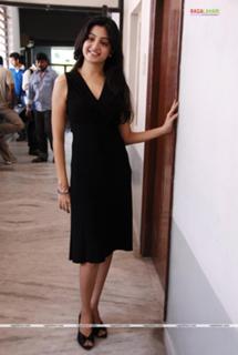 Poonam Kaur feet photo 5