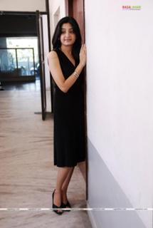 Poonam Kaur feet photo 4