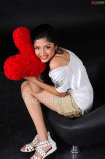 Poonam Kaur feet photo 18