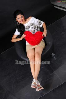 Poonam Kaur feet photo 16