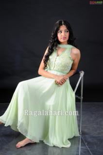 Poonam Kaur feet photo 4