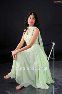 Poonam Kaur feet photo 3
