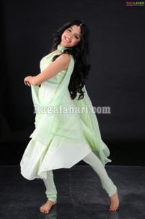 Poonam Kaur feet photo 2