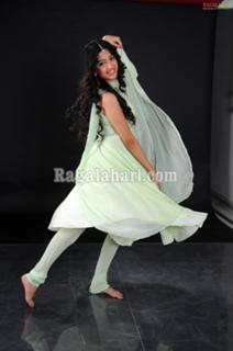 Poonam Kaur feet photo 15
