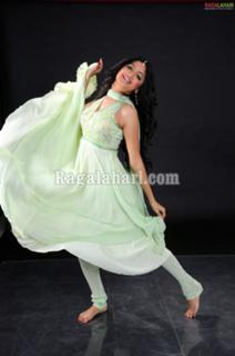 Poonam Kaur feet photo 14