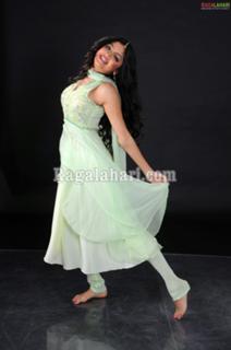 Poonam Kaur feet photo 12