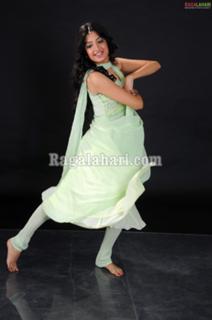 Poonam Kaur feet photo 11