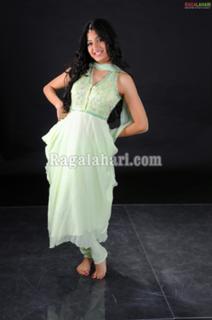 Poonam Kaur feet photo 6