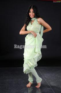 Poonam Kaur feet photo 3