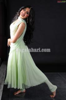 Poonam Kaur feet photo 18