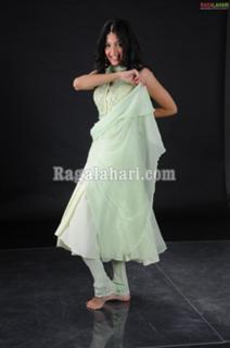 Poonam Kaur feet photo 11