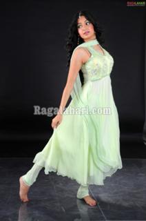 Poonam Kaur feet photo 8