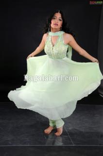Poonam Kaur feet photo 6