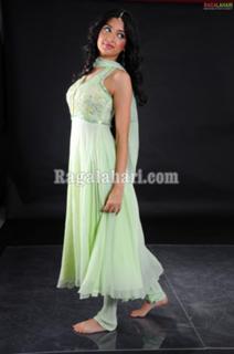 Poonam Kaur feet photo 12