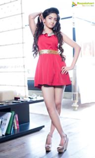 Poonam Kaur feet photo 12