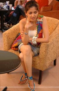 Poonam Kaur feet photo 9