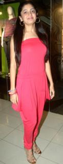Poonam Kaur feet photo 20