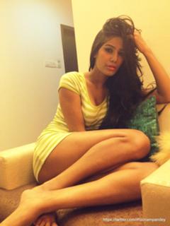 Poonam Pandey feet photo thumbnail