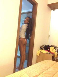 Poonam Pandey feet photo thumbnail
