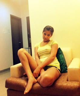 Poonam Pandey feet photo thumbnail