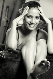 Poonam Pandey feet photo thumbnail