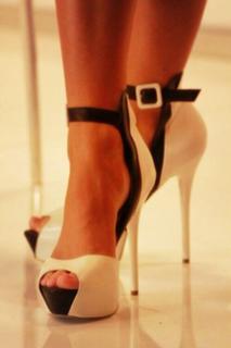 Poonam Pandey feet photo thumbnail