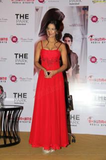 Poonam Pandey feet photo thumbnail