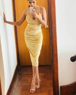 Poonam Pandey feet photo thumbnail