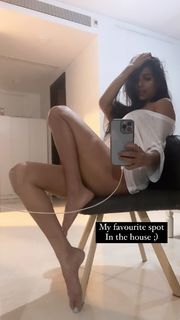 Poonam Pandey feet photo thumbnail