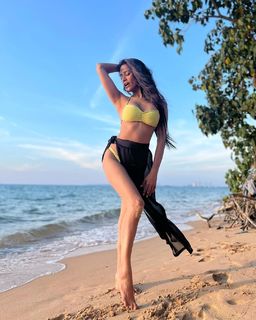 Poonam Pandey feet photo thumbnail