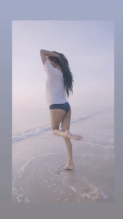 Poonam Pandey feet photo thumbnail