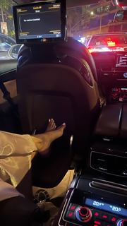 Poonam Pandey feet photo thumbnail