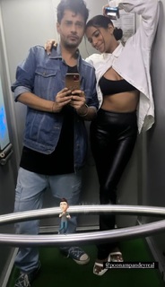 Poonam Pandey feet photo thumbnail