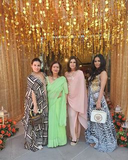 Poonam Pandey feet photo thumbnail