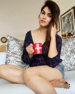 Poonam Yadav feet photo thumbnail