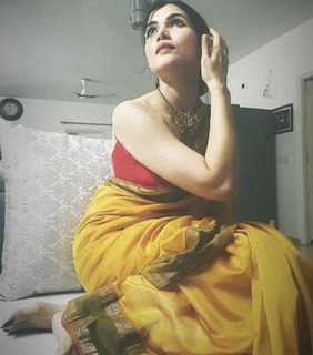 Poonam Yadav feet photo thumbnail