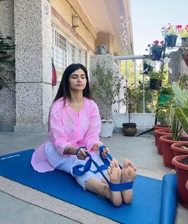 Poonam Yadav feet photo thumbnail