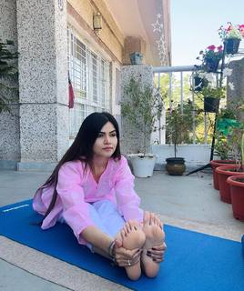 Poonam Yadav feet photo thumbnail