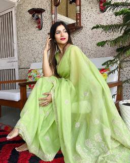 Poonam Yadav feet photo thumbnail