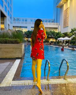 Poonam Yadav feet photo thumbnail
