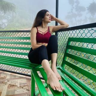 Poonam Yadav feet photo thumbnail