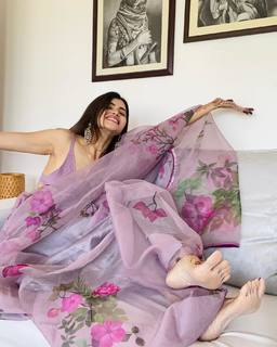 Poonam Yadav feet photo thumbnail